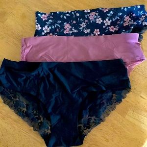 Women’s Adrienne Vittadini High Cut Cheeky Panties (3 pair) Size Large